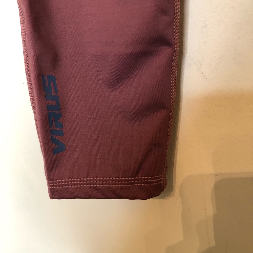Virus capri leggings  Size Small - Picture 6 of 9